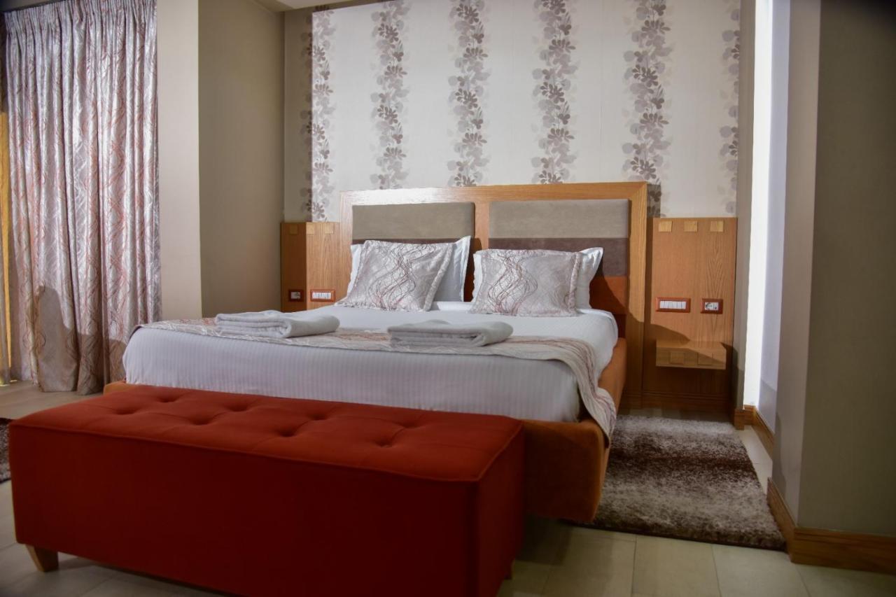 New W Hotel Tirana Bagian luar foto