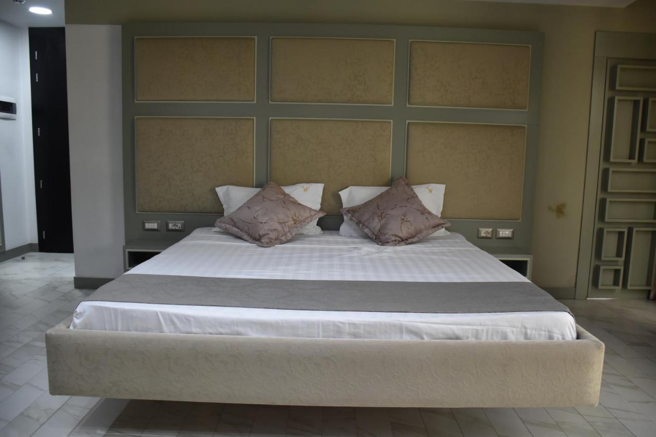 New W Hotel Tirana Bagian luar foto