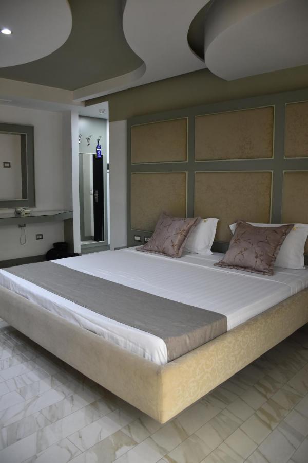 New W Hotel Tirana Bagian luar foto